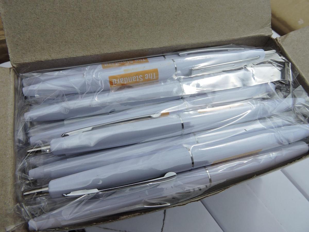 HUGE LOT of 3900 NEW Pens - WHITE - Lot of Click Pens
