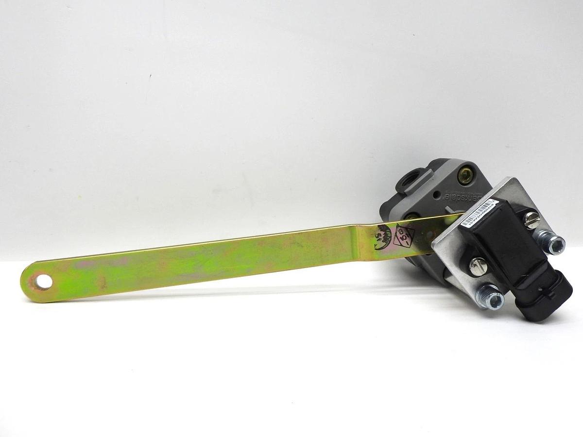 Barksdale Air Leveling Valve Height Control 53321 Q27, 591449 Truck Bus Leveling