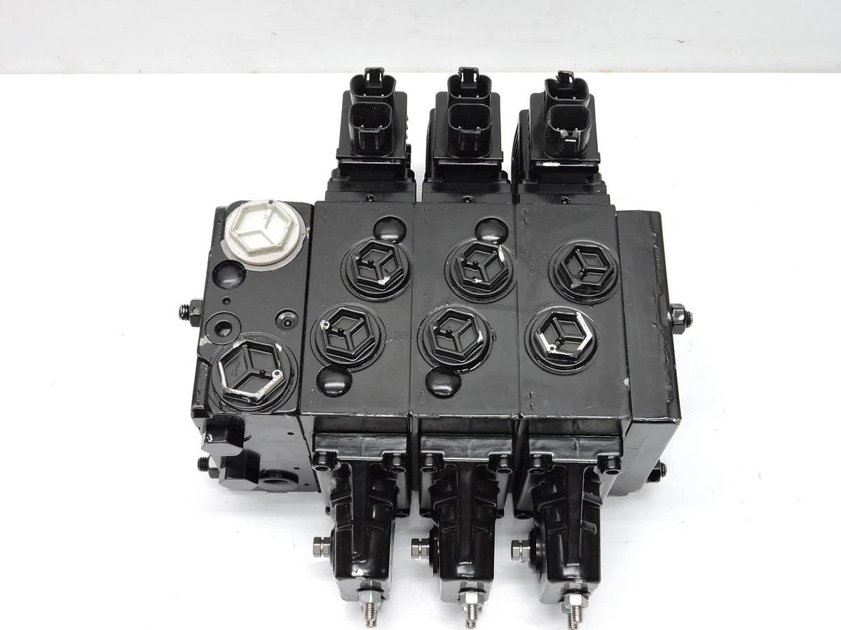 Danfoss 1471048 PVG Proportional Valve 11123340 4822C - GENUINE OEM!