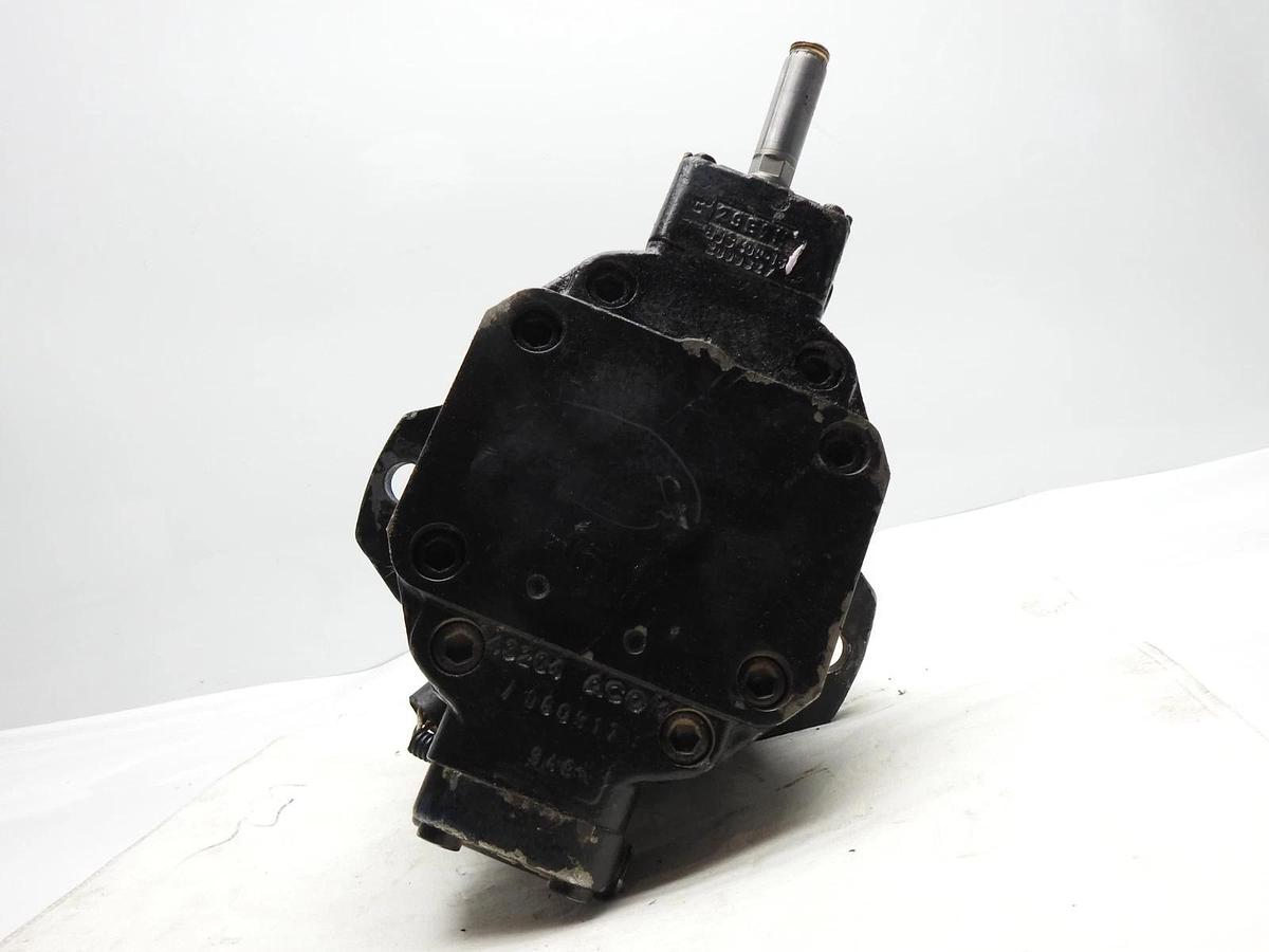 GENUINE John Deere AN401953 Rear Wheel Drive Hydrauliuc Motor RM100089 AS IS UNT