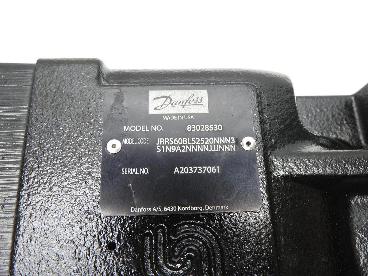 GENUINE Danfoss JRRS60 Series Hydraulic Piston J-Frame Pump 83028530 OEM NEW!