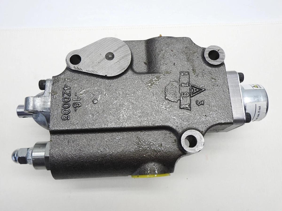 Cross 3 Pos. 4 Way Directional Hydraulic Control Valve - NOB NEW!