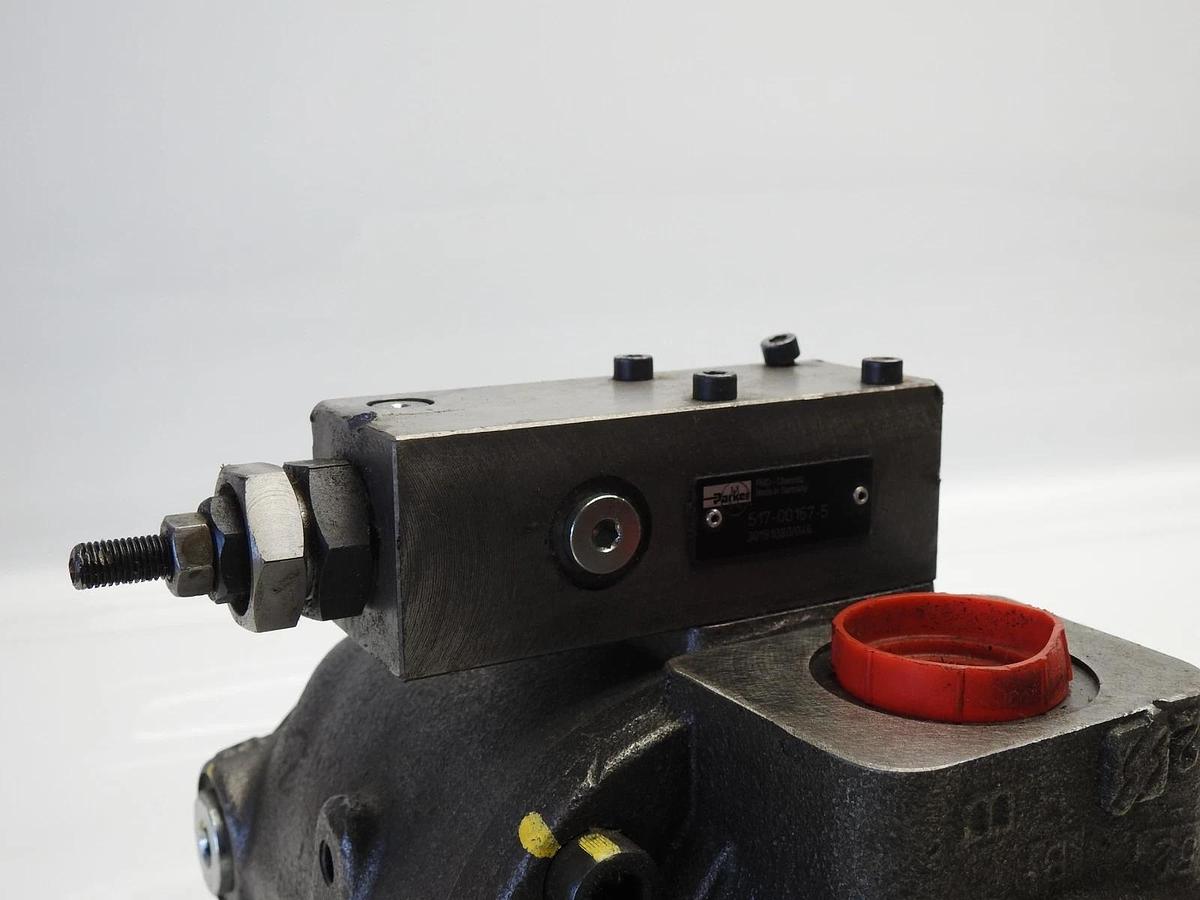 Parker PD Series Mobile Piston Pump PD045PS02SRS5AAM0R1200000 w/ 517-00167-5