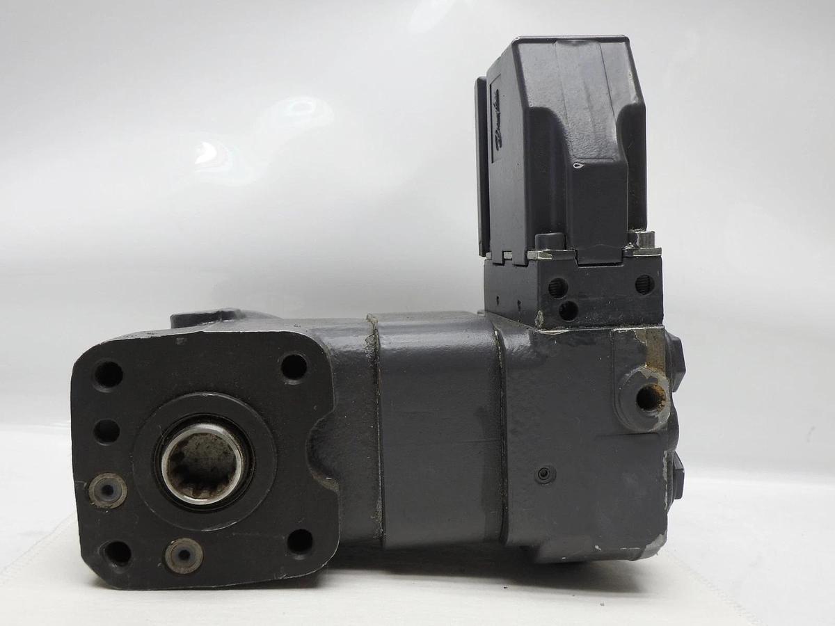 GENUINE John Deere AN206093 AutoTrac Steering Valve Assembly fits 4710, 4720 NEW
