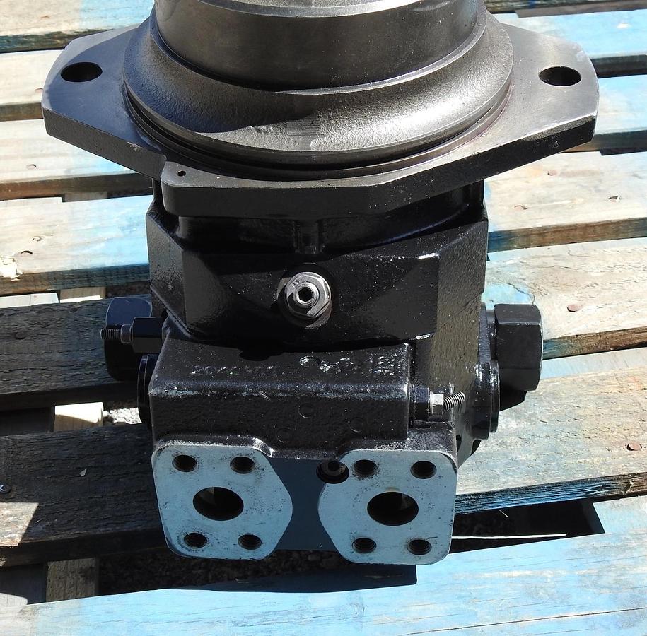 Genuine John Deere PG200362 Hydraulic Propel Axial Piston Motor R986120559 REMAN