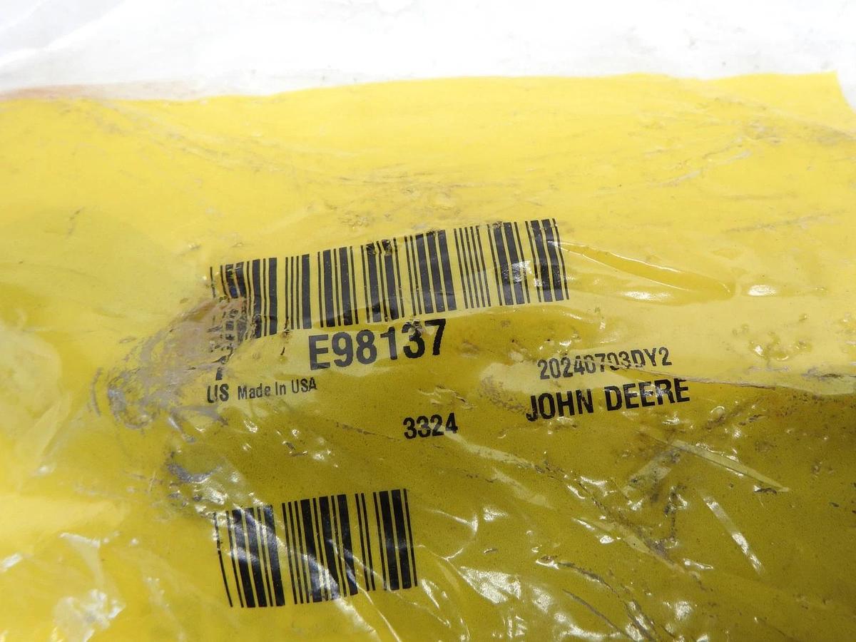 GENUINE John Deere E98137 Clockwise Accelerator OEM NEW