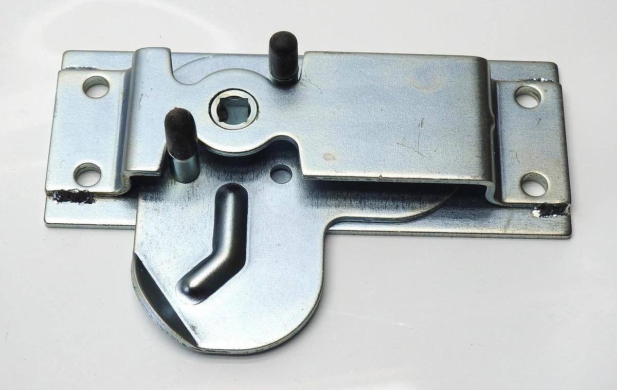 Lot of 25 - TCH 3 Point Center Lock Mechanism x25 - NEW!