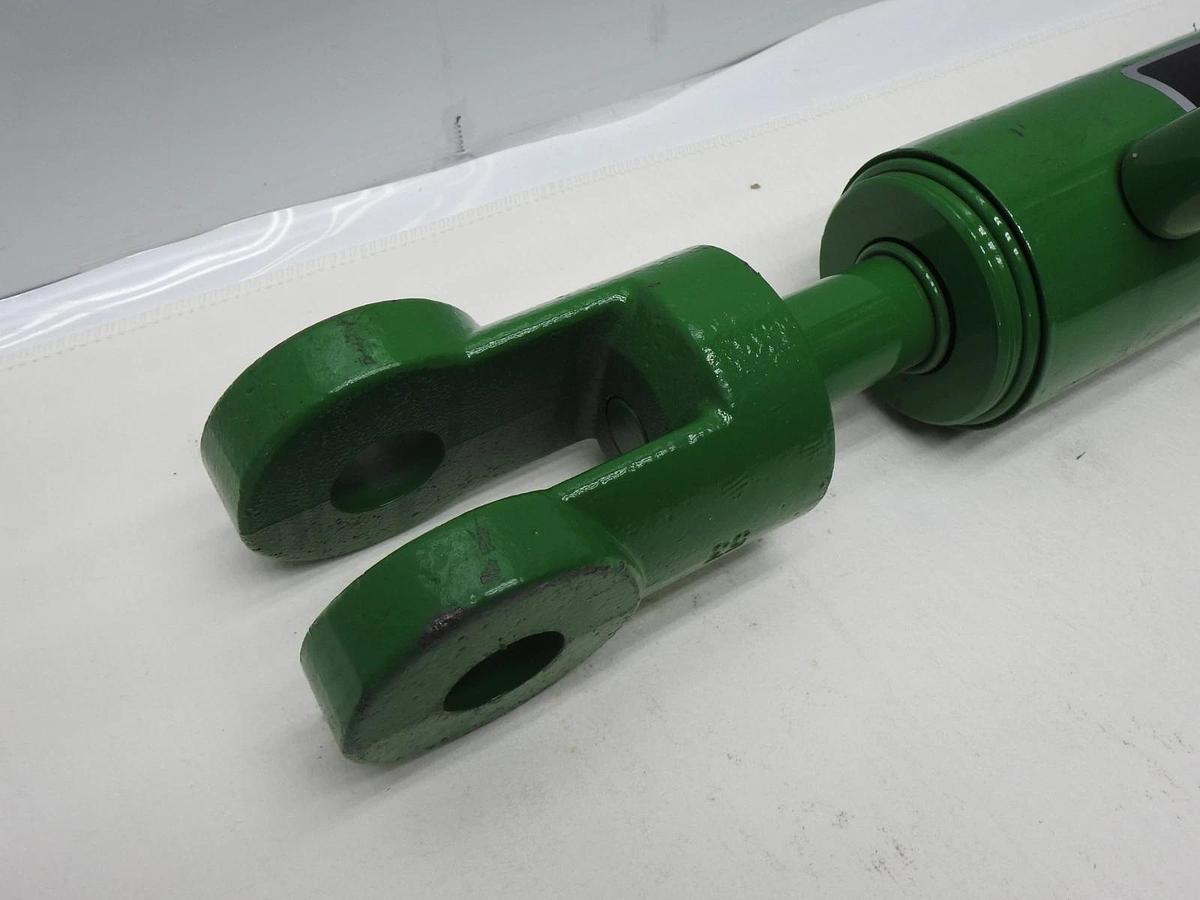 GENUINE John Deere AH212763 Hydraulic Cylinder, 63.5 X 28-203.5 - OEM NEW!