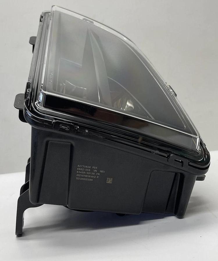 GENUINE Volvo Truck 82775826 Fog Lamp, LH Driver Side VNL Series 2018 2019 OEM!