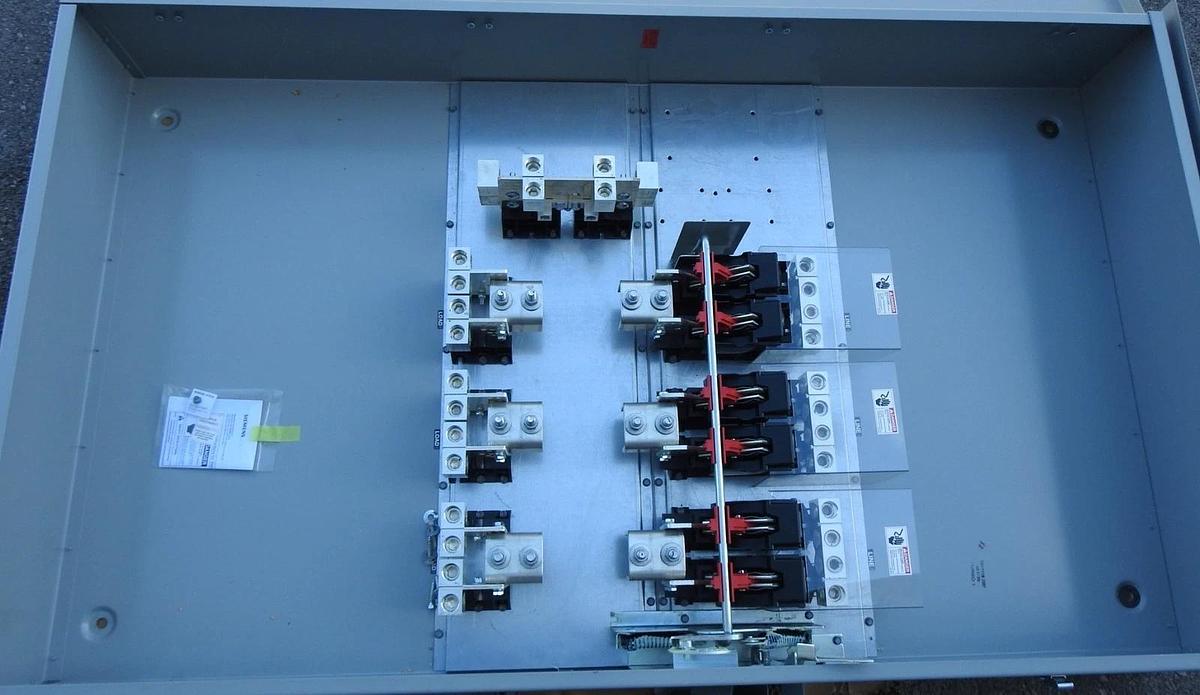 Siemens HF328NR Heavy Duty 1200A 240V AC 3P4W Disconnect Switch - BULK NEW!