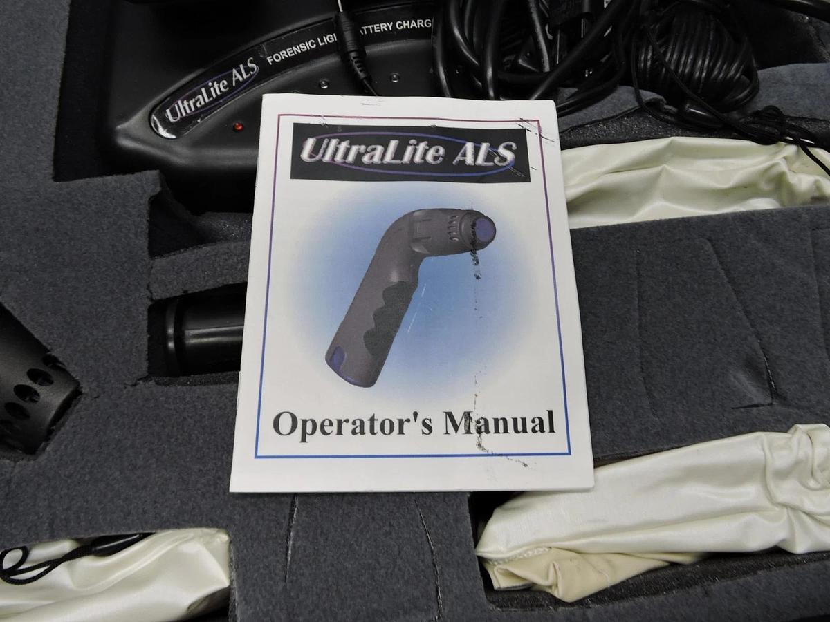 UltraLite ALS Professional Forensic Light Soruce Kit - MINT CONDITION!