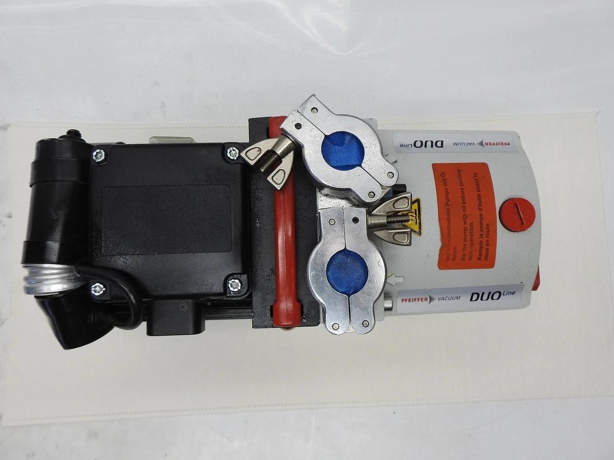 Pfeiffer Duo 3 Vacuum Pump PK D57 712 A - READ DESC