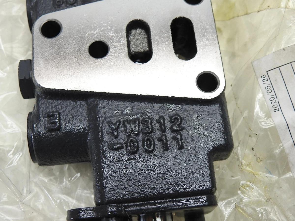 Kubota TD060-98171 ASSY, VALVE, AUX C YW312-0011 - NOB NEW!