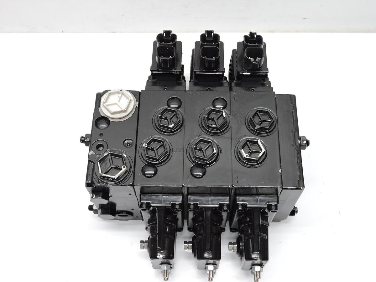 Danfoss 1471048 PVG Proportional Valve 11123340 4822C - GENUINE OEM!