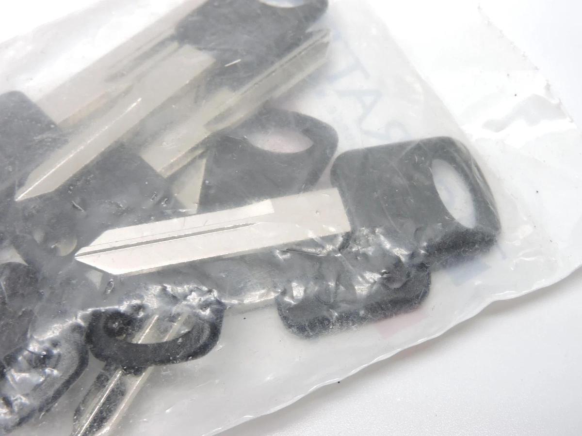 (Lot of 10) OEM Ford Logo Uncut Key Blank Black Plastic Molded Head 597638 OEM!
