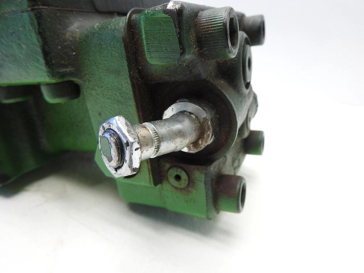 GENUINE John Deere AN206573 (Model 519243) Rear Hydraulic Motor for 4730 Sprayer
