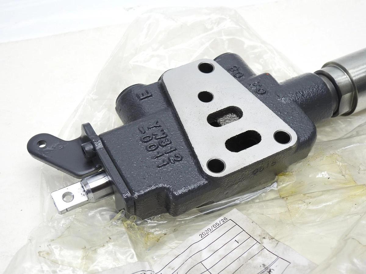 Kubota TD060-98171 ASSY, VALVE, AUX C YW312-0011 - NOB NEW!