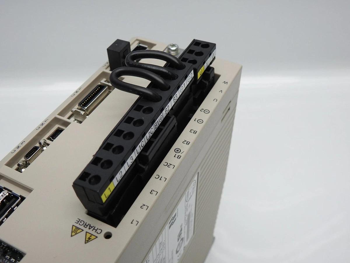 AMAT 0190-39409 Yaskawa SGDV-5R5A11AY836AA ServoPack Servo Drive For M1 NEW READ