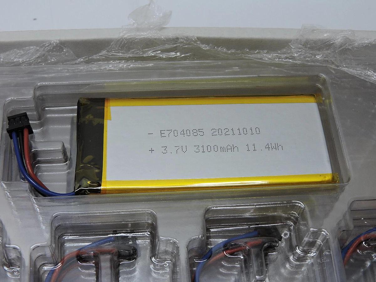 (x1) E704085 20211010 +3.7V 3100 mAh 11.4Wh Li-ion Battery