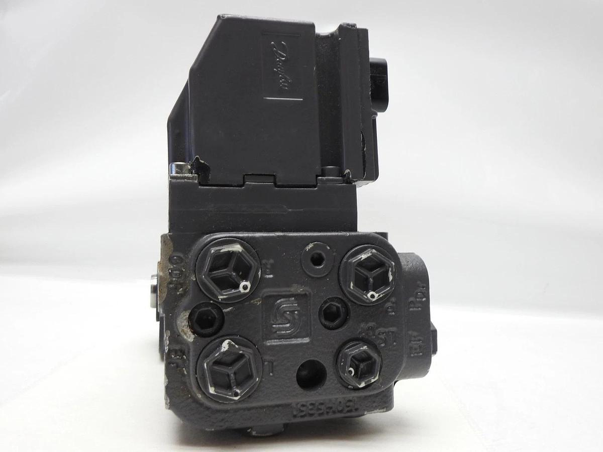 GENUINE John Deere AN206093 AutoTrac Steering Valve Assembly fits 4710, 4720 NEW
