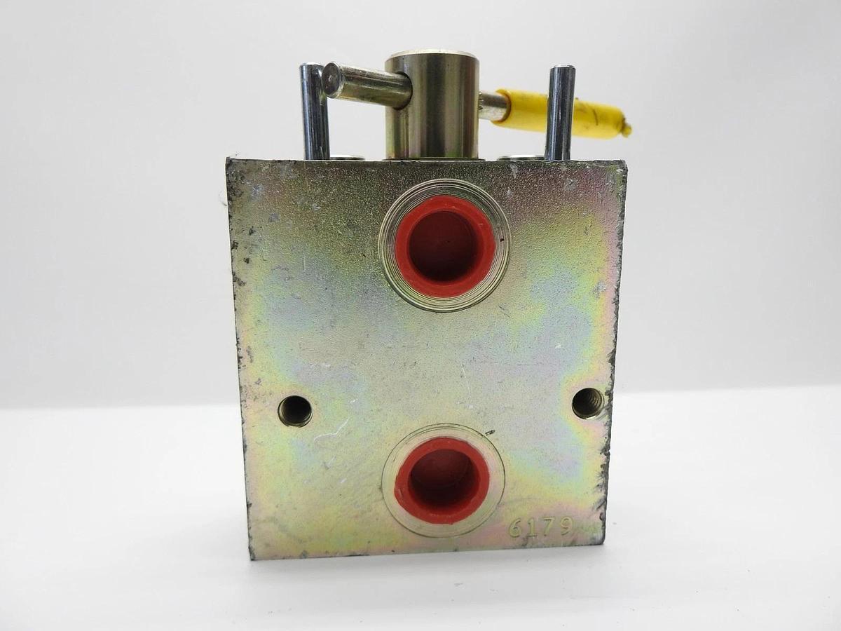 Shoemaker Inc. Hydraulic Diverter Multiplier Valve Block 8381 38 24D - SURPLUS