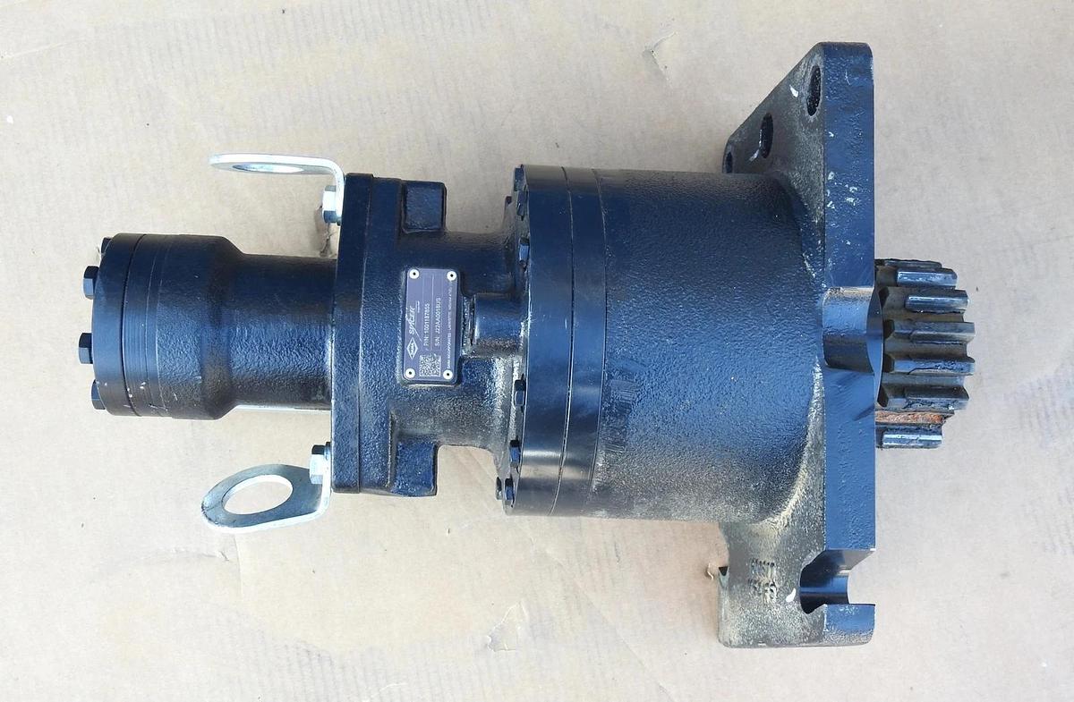 JLG 1001187855 Swing Motor Hub Assembly fits 600SC & 660SJC - NEW BROKEN GEAR -