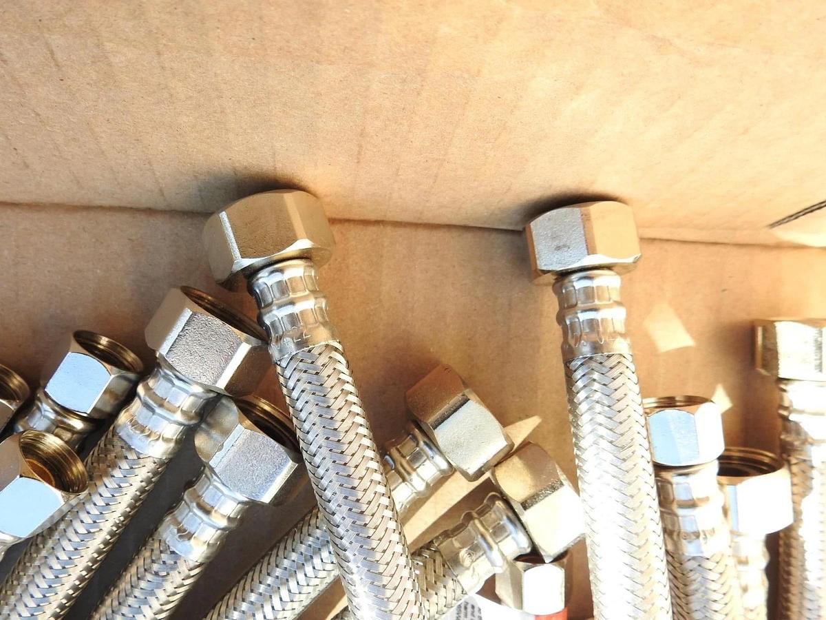 LOT OF 24 - Wolvering Brass Inline Brass Faucet Hoses 3/8" OD x 1/2" FIP