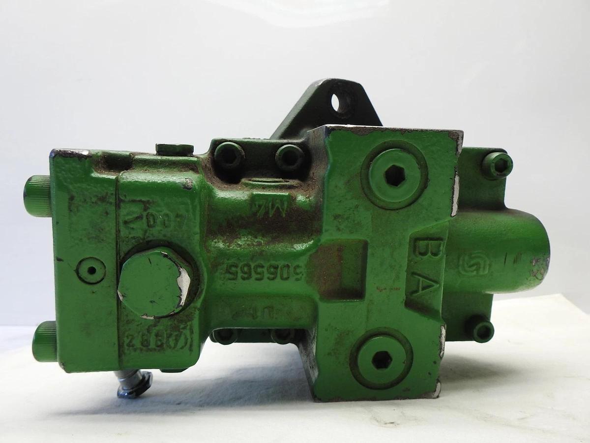 GENUINE John Deere AN206573 (Model 519243) Rear Hydraulic Motor for 4730 Sprayer