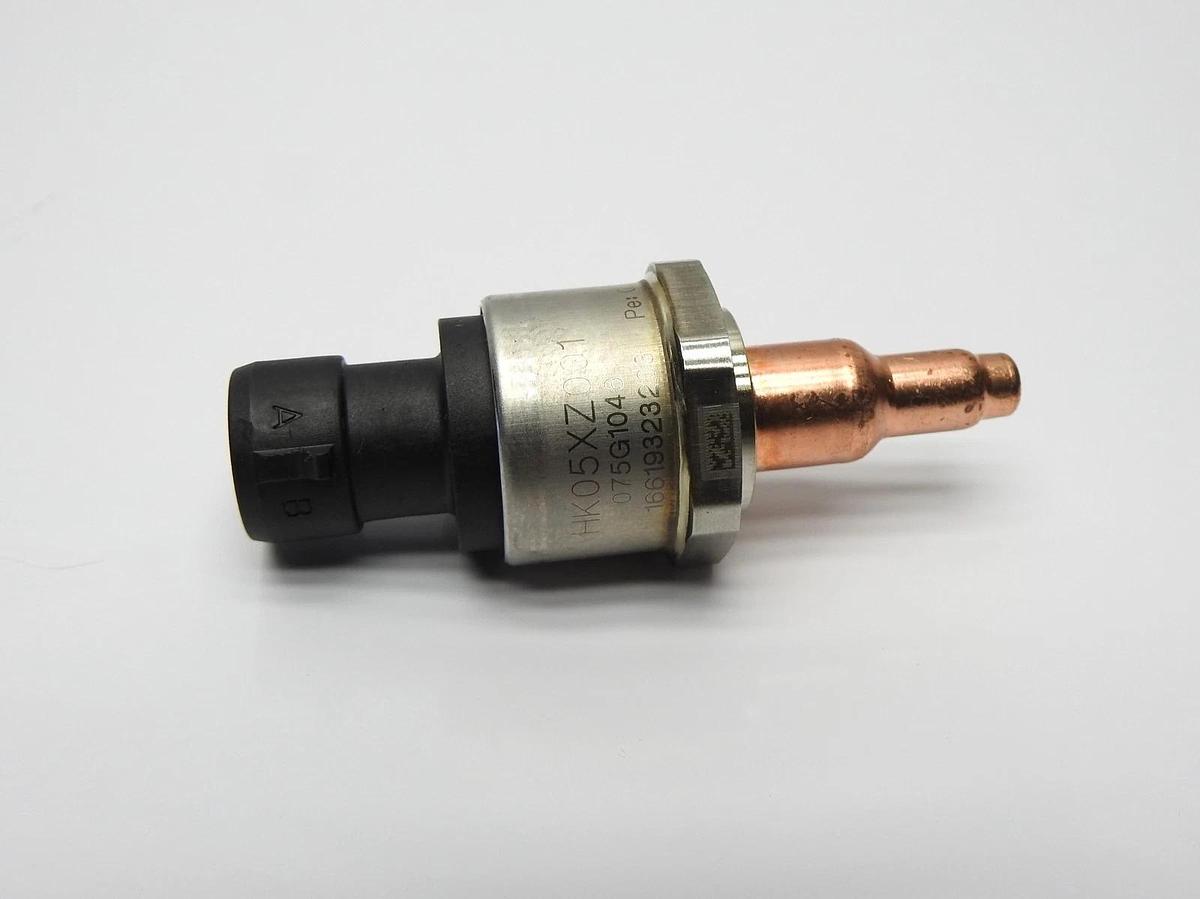 GENUINE Carrier HK05XZ001 Pressure Transducer Transmitter 075G1046 DST P110 OEM