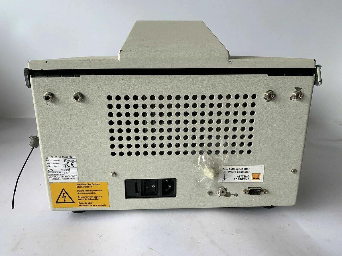 Molecular Devices LMAX II 384 Microplate Reader Luminometer POWERS ON!