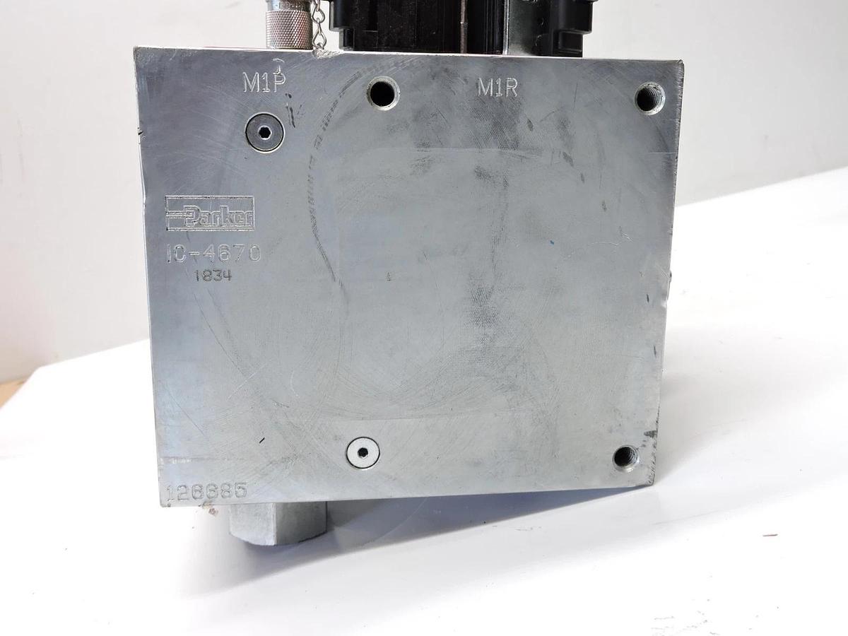 New Parker IC-4670 Square Block Manifold OEM Genuine IC4670