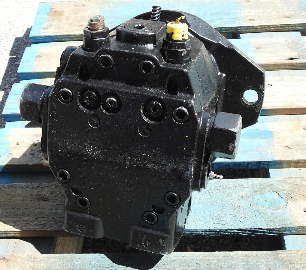 Genuine John Deere PG200362 Hydraulic Propel Axial Piston Motor R986120559 REMAN