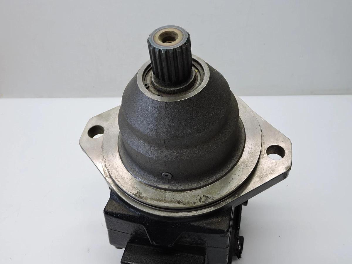 GENUINE John Deere AKK29180 Standard Cruise Rear Hydraulic Motor - OEM NEW!