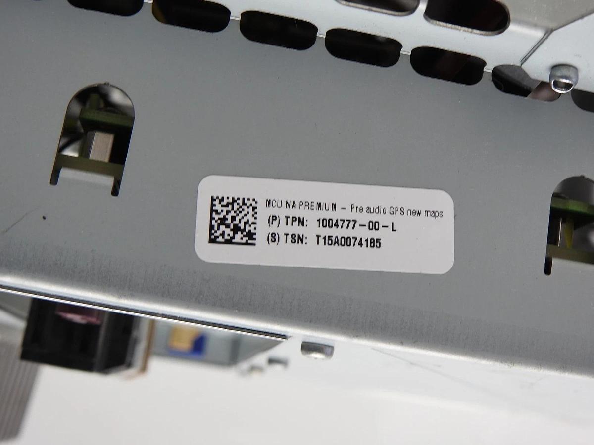 Tesla Model S 70d Media Touch Screen Control Unit Monitor 1004777-00-L ~UNTESTED