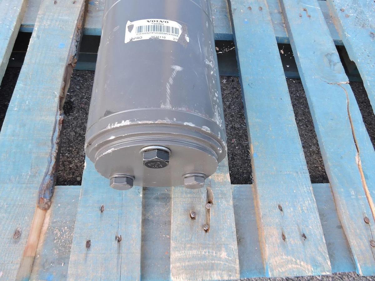 Volvo Accumulator EHP2-C-0090-250-140-XX00AX00Z Volume 9 L Parker - NOB NEW