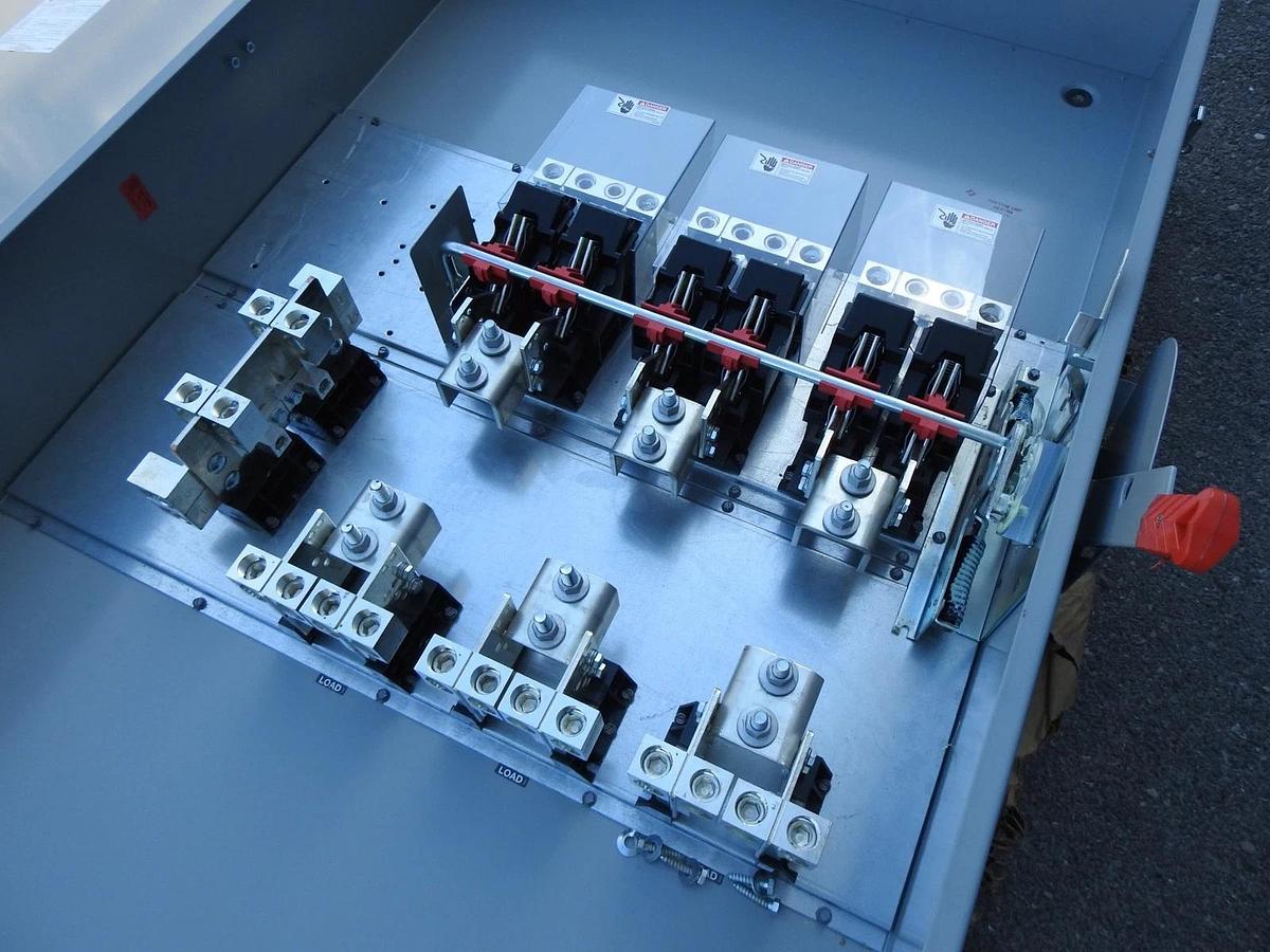 Siemens HF328NR Heavy Duty 1200A 240V AC 3P4W Disconnect Switch - BULK NEW!