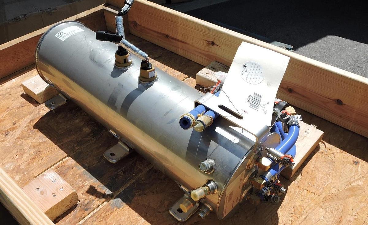 New Flyer Surge Tank Assembly P/N: 618562, 651898 - NEW