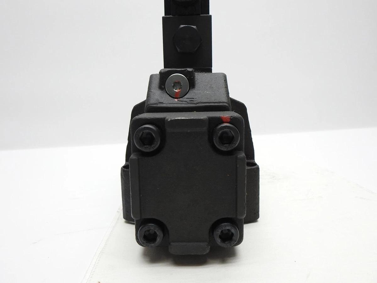 Hyvair D08 Valve D08S-1A-115A-35 Single Solenoid, 2 Position, Spring Offset NEW