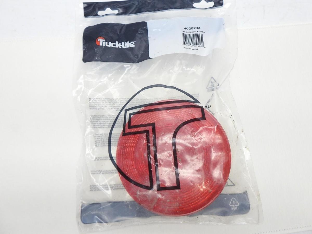 Truck-Lite Round Red Light 12 Volts 40282R3 Lighting Red - OEM NEW!