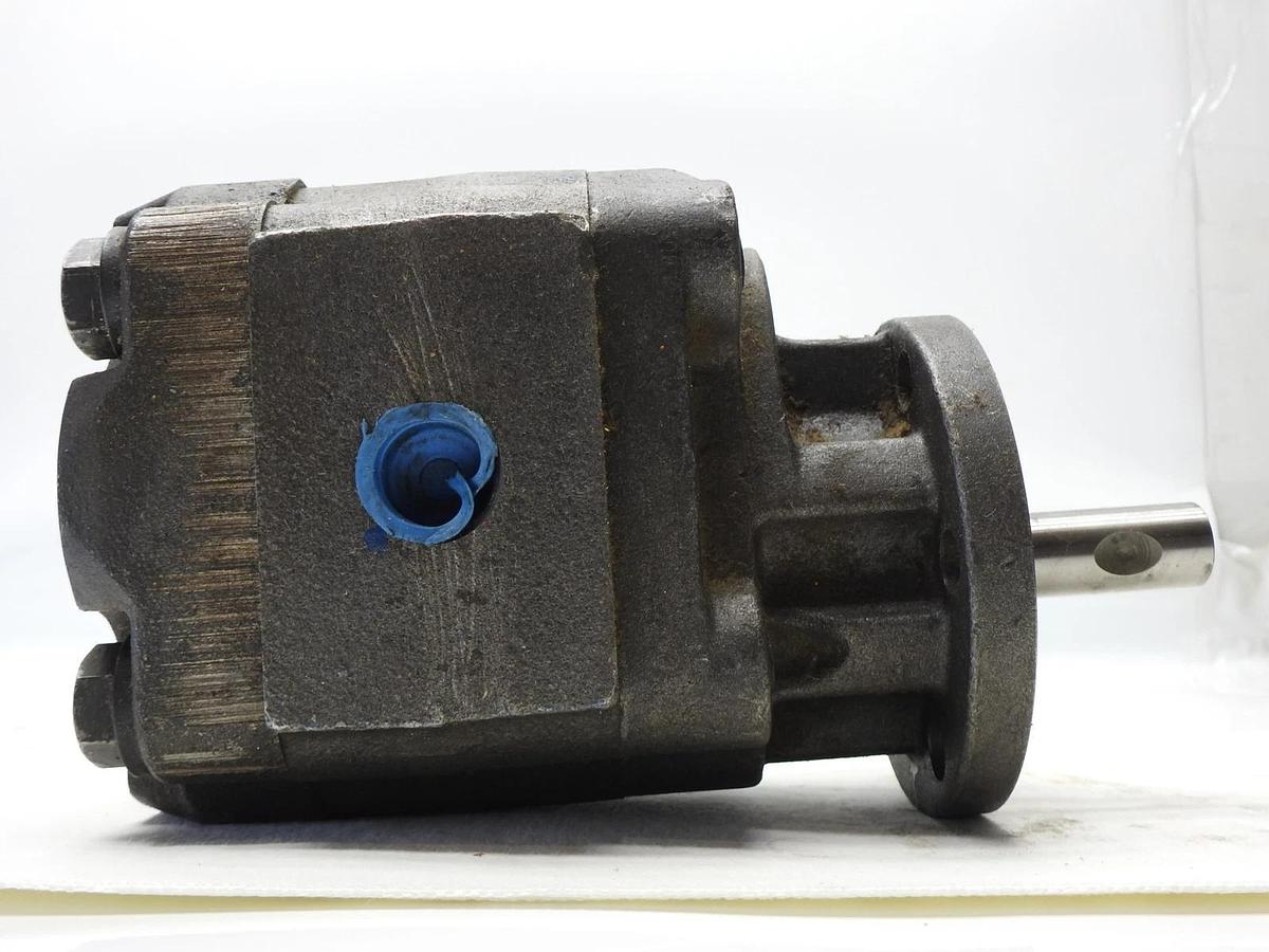 Lynch Hydraulic Gear Pump,  BB-1686-3 (6 Bolt, Keyed Shaft) OEM NEW!
