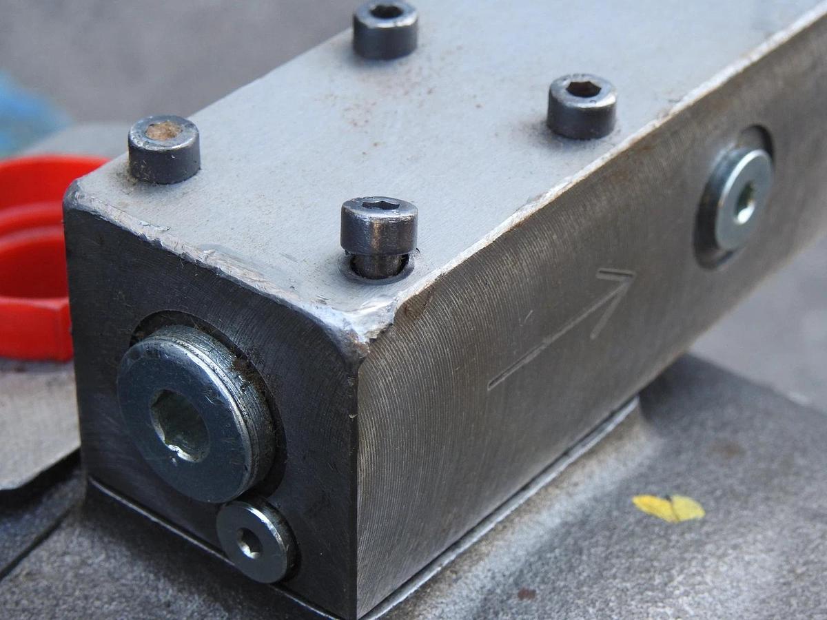 Parker PD Series Mobile Piston Pump PD045PS02SRS5AAM0R1200000 w/ 517-00167-5