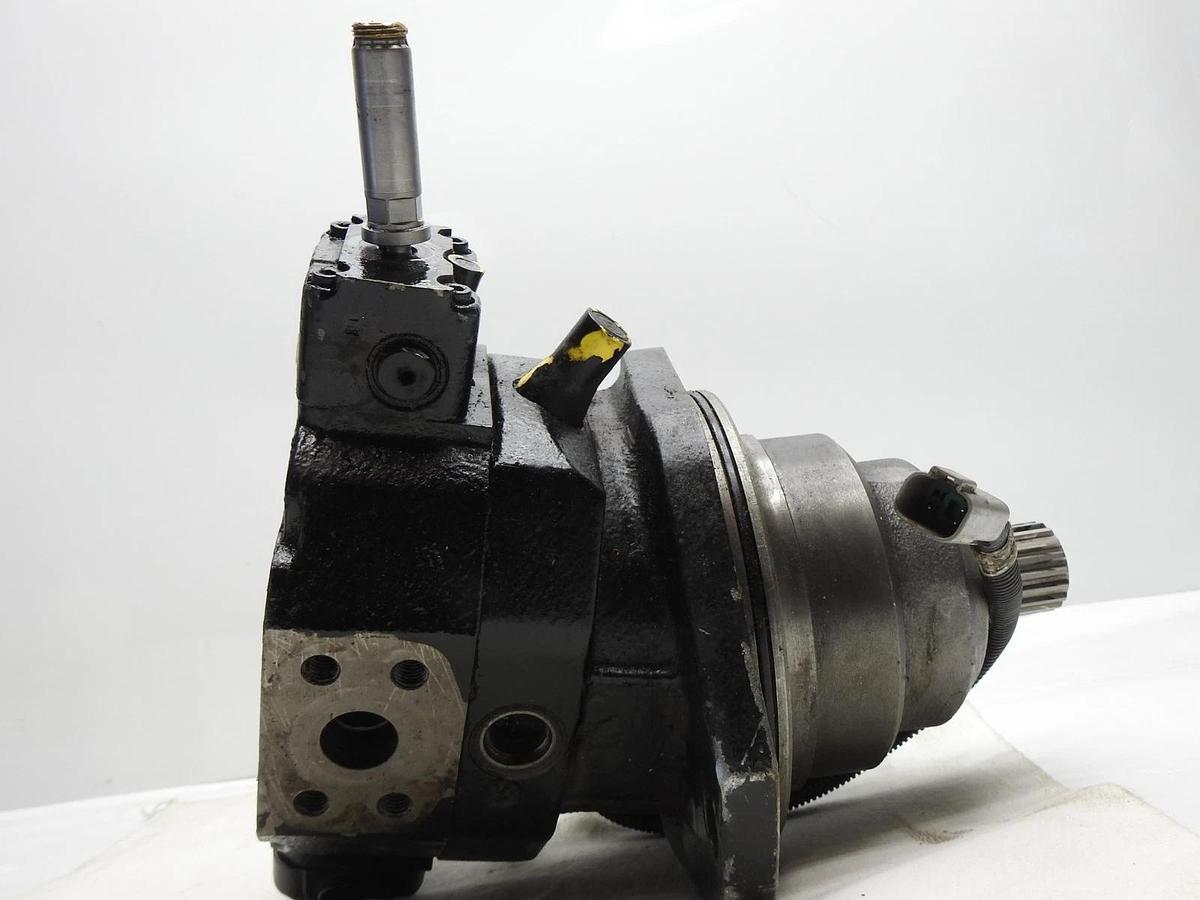 GENUINE John Deere AN401953 Rear Wheel Drive Hydrauliuc Motor RM100089 AS IS UNT