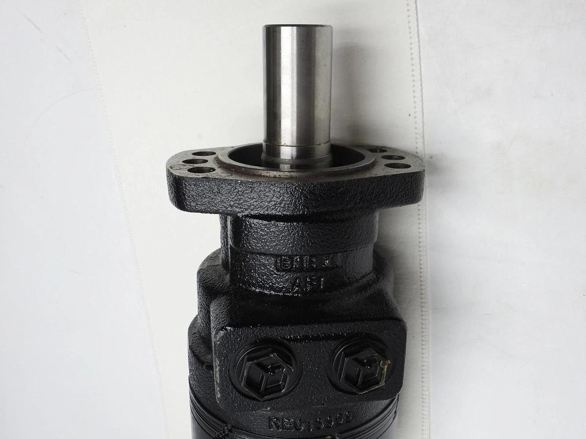 GENUINE White 56865356 Hydraulic Motor 11200724 RE 530 Series 470 RE013959 NEW!