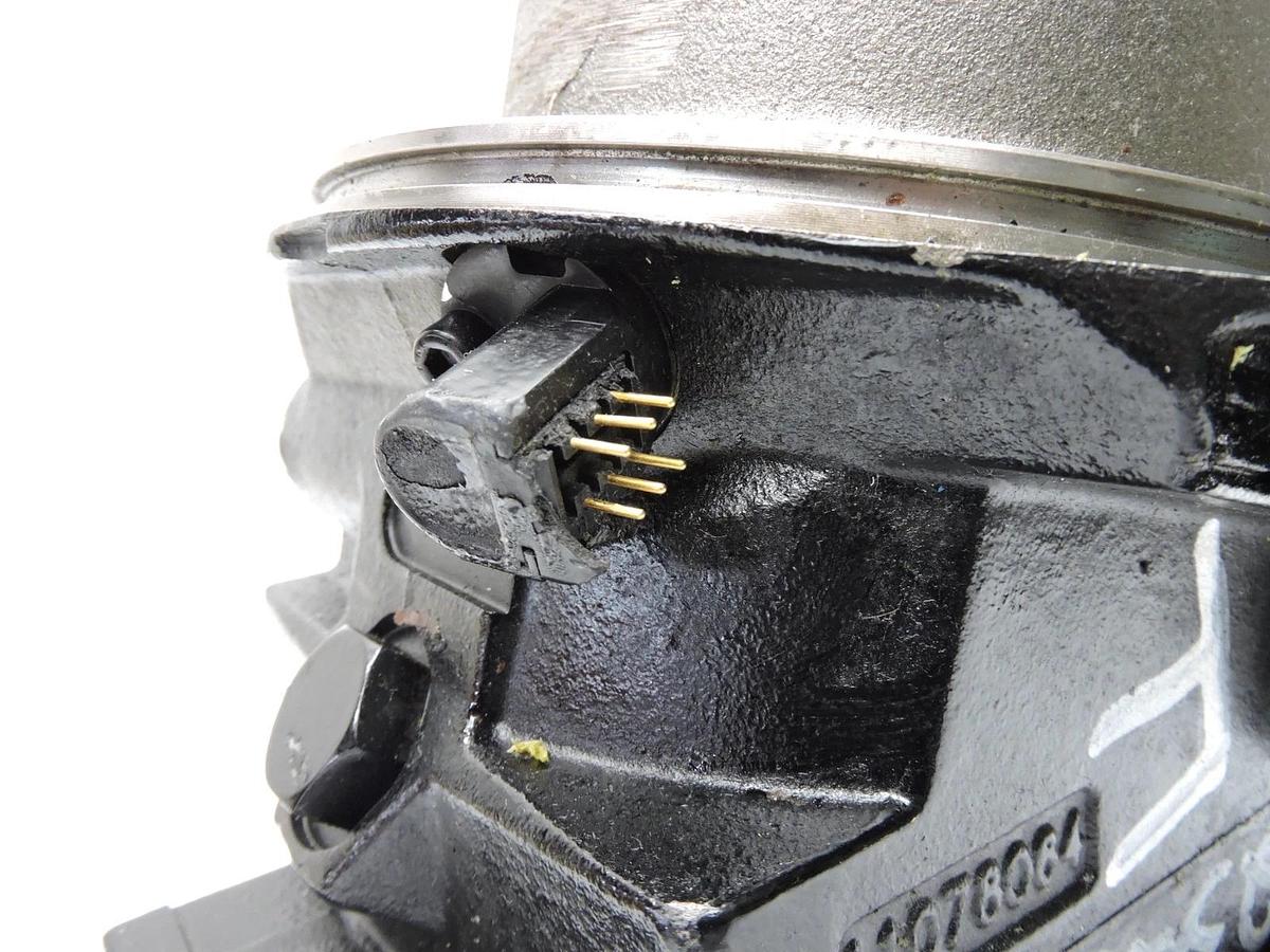 John Deere AKK29180 Standard Cruise Rear Hydraulic Motor Danfoss 83067369