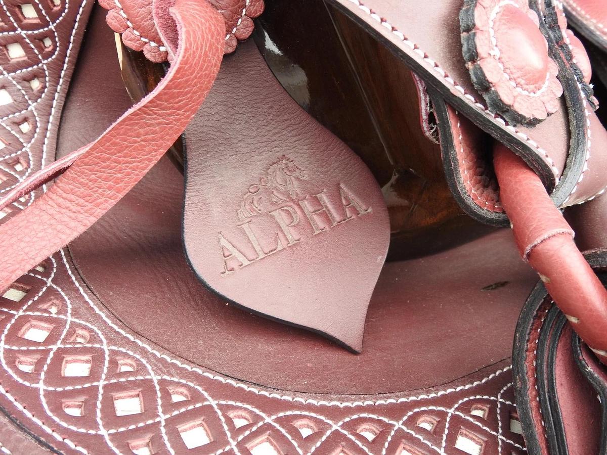 Alpha Mounturas Show Saddle High-Gloss Shaft Alpha Saddle NEW w/ Shipping Damage