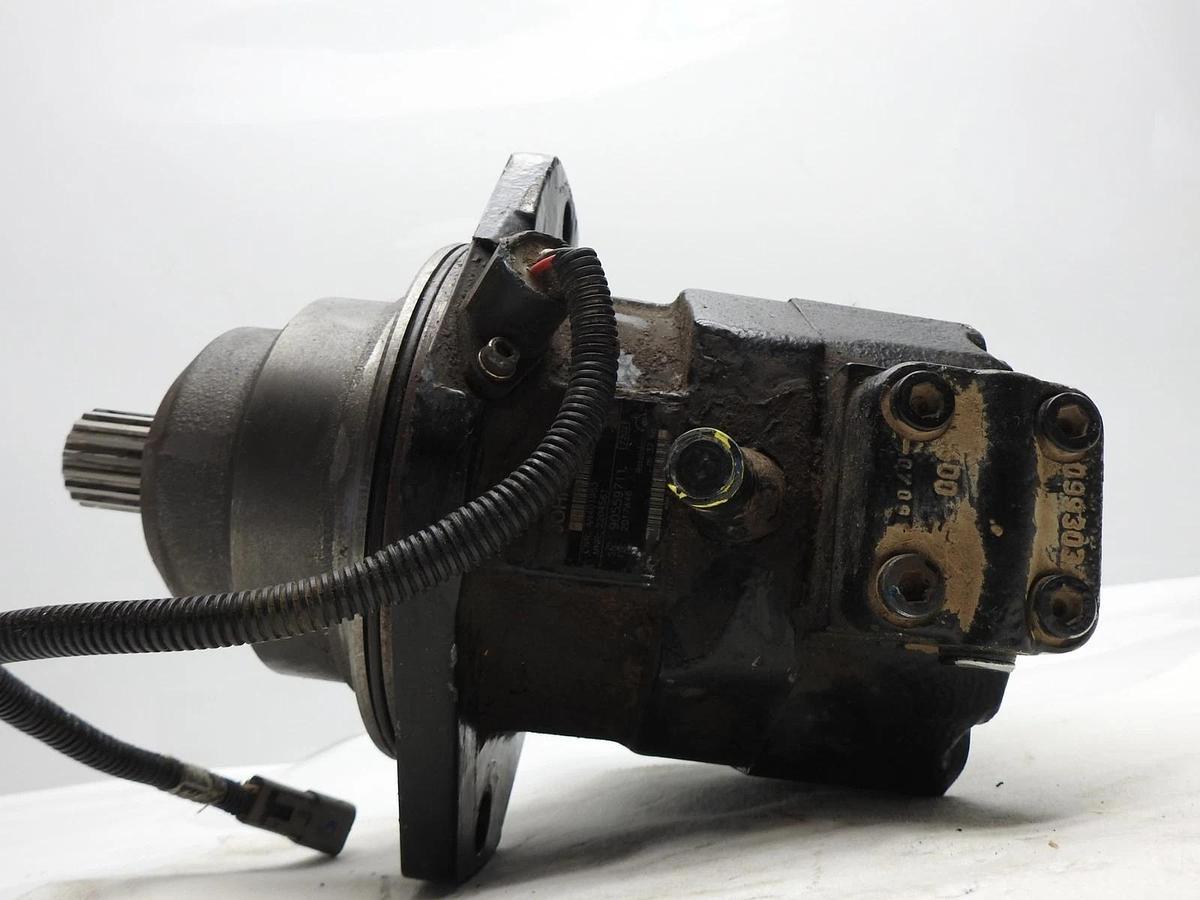 GENUINE John Deere AN401953 Rear Wheel Drive Hydrauliuc Motor RM100089 AS IS UNT
