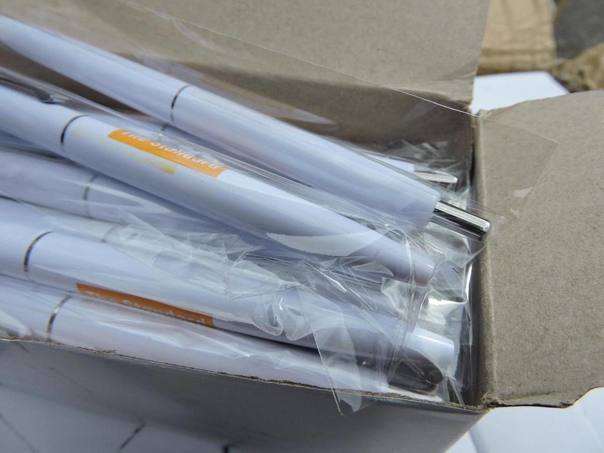 HUGE LOT of 3900 NEW Pens - WHITE - Lot of Click Pens