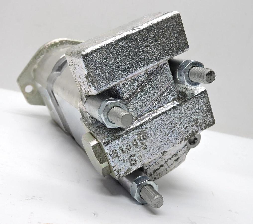 Rexroth MNR: 1517 223 118 / 1517 223 117 External Gear Pumps - OEM NEW!