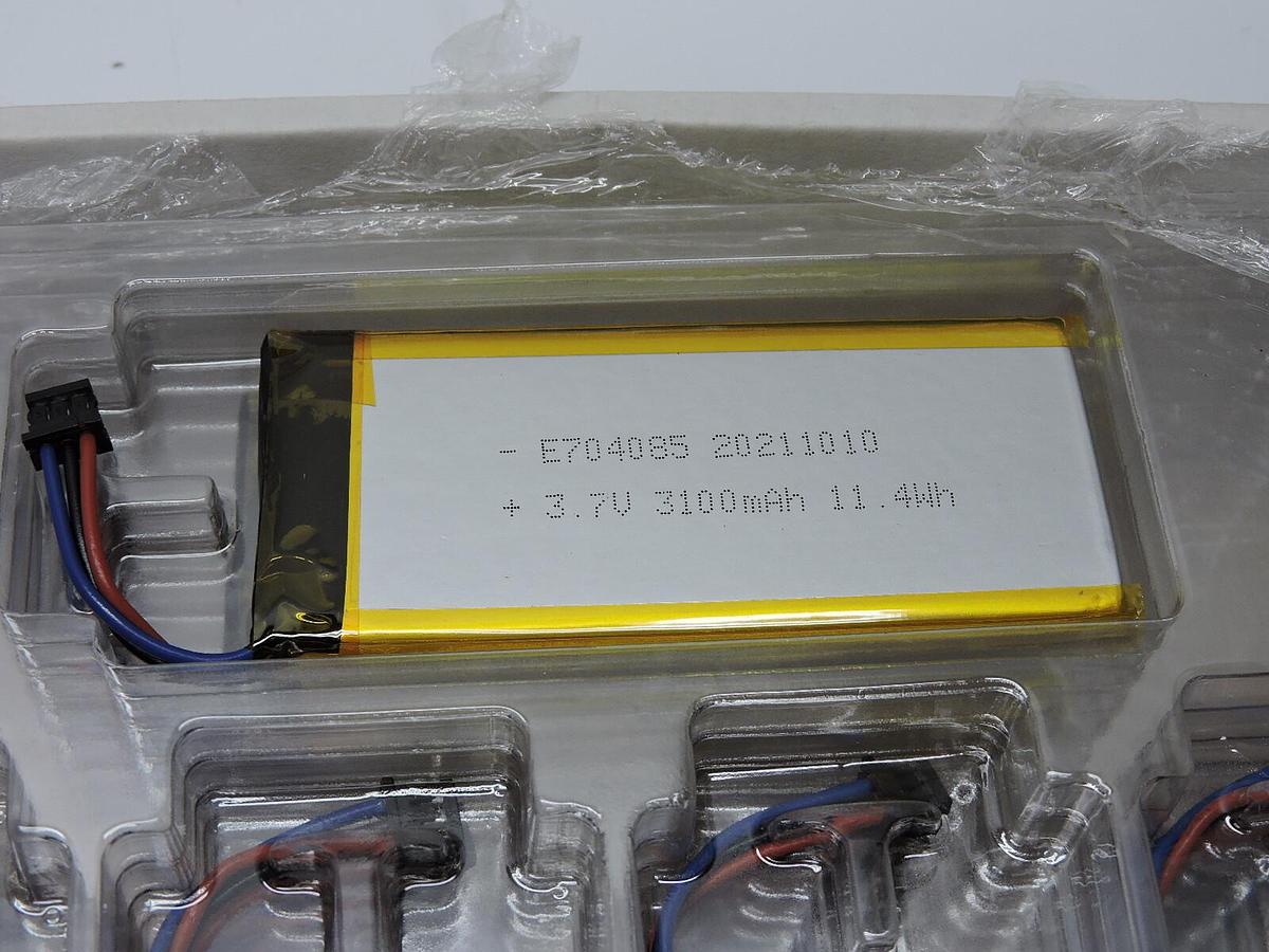 (x1) E704085 20211010 +3.7V 3100 mAh 11.4Wh Li-ion Battery