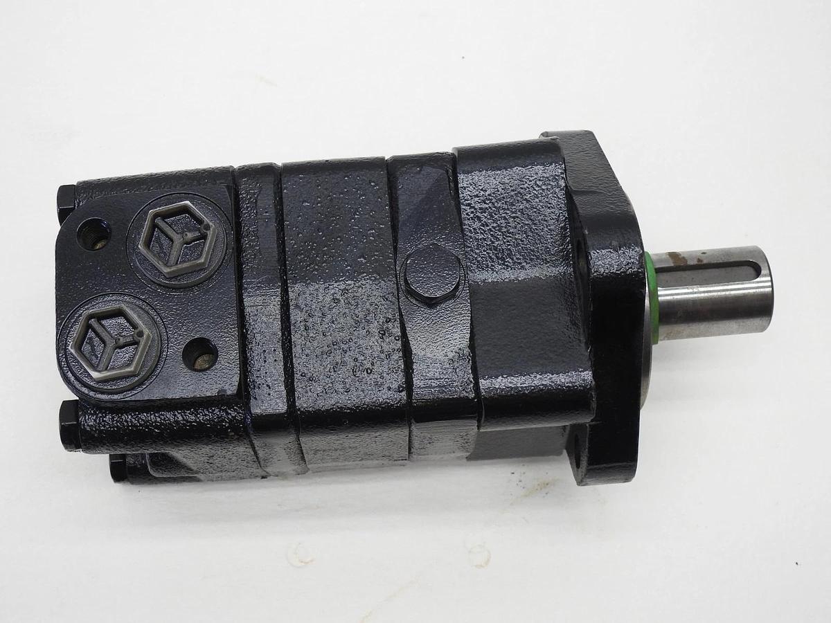 GENUINE Danfoss 11244268 OMS-200 Hydraulic Motor (4 Bolt, Keyed Shaft) - NOB NEW